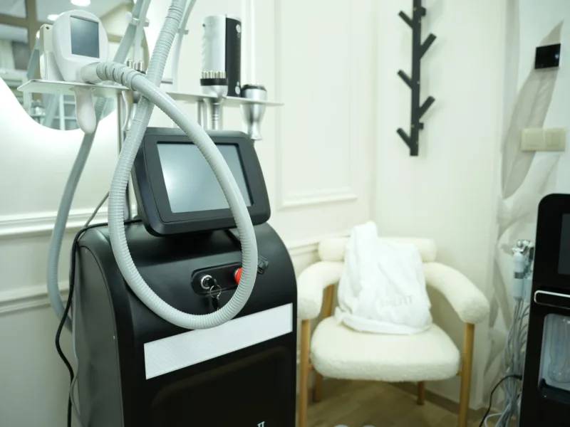 Appareil de lipocavitation dans une cabine minceur du centre Epilfit à Aïn Sebaâ, Casablanca