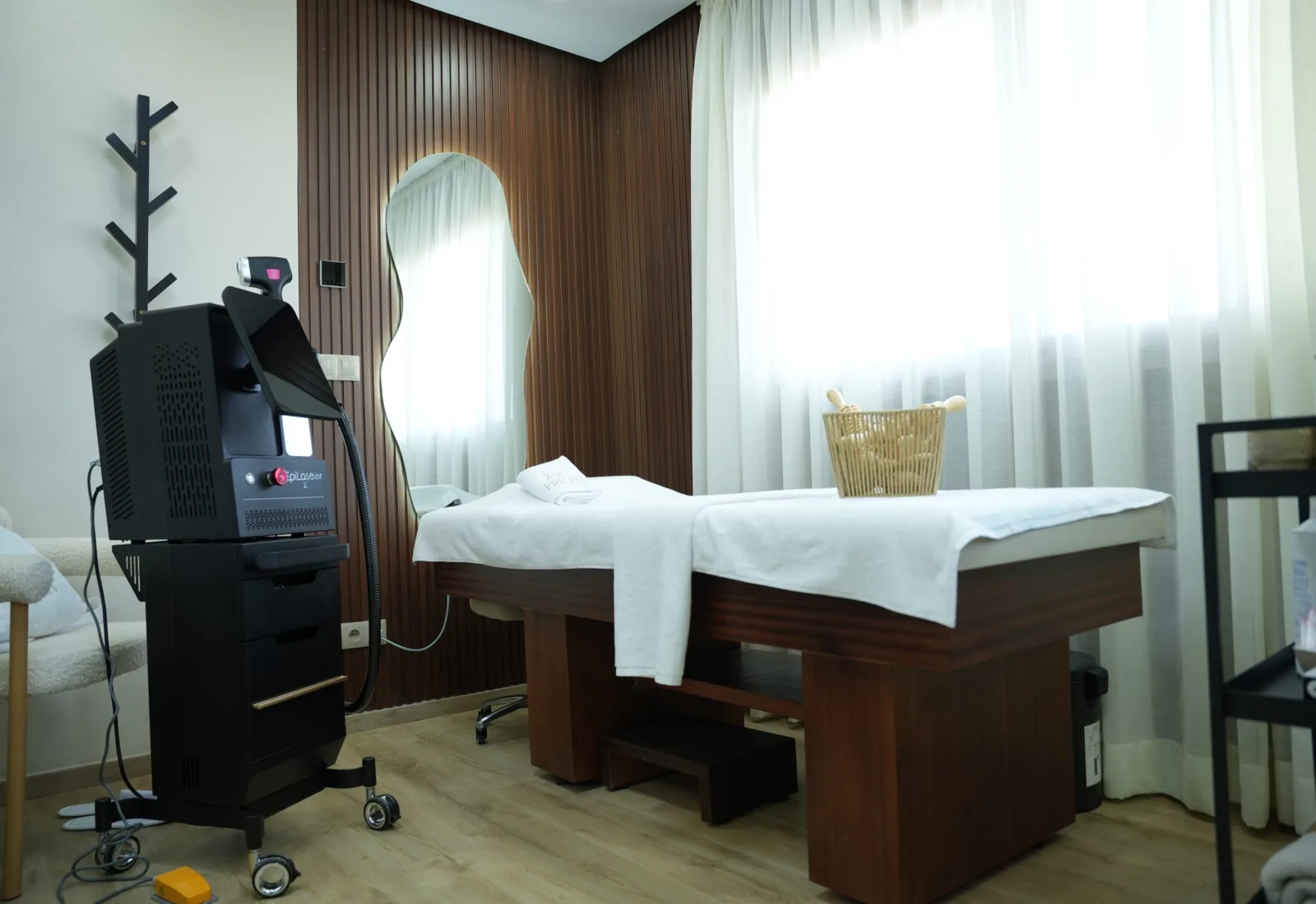 Cabine d’épilation laser du centre Epilfit à Aïn Sebaâ, Casablanca